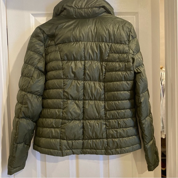 Women’s Michael Kors puffer jacket, lightweight, green, medium. - Picture 2 of 5